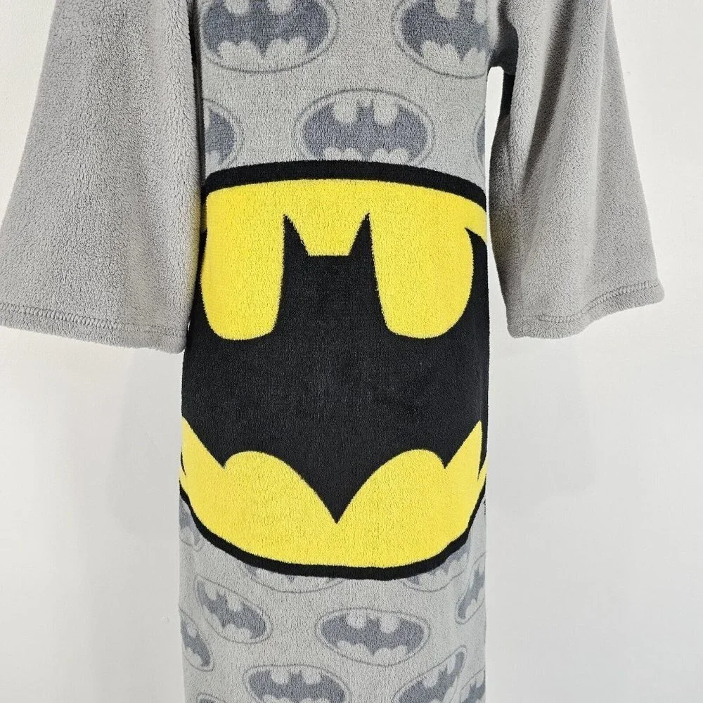 Batman Youth Boys Bath Robe One Size Kids Sizes 4-10 Gray Fleece Bat Back Logo